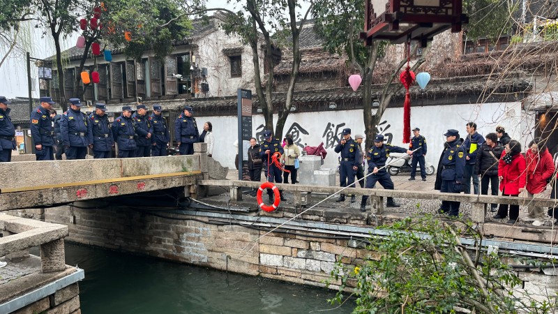 1779928418619012.jpg 落水应急预案培训及演练.jpg